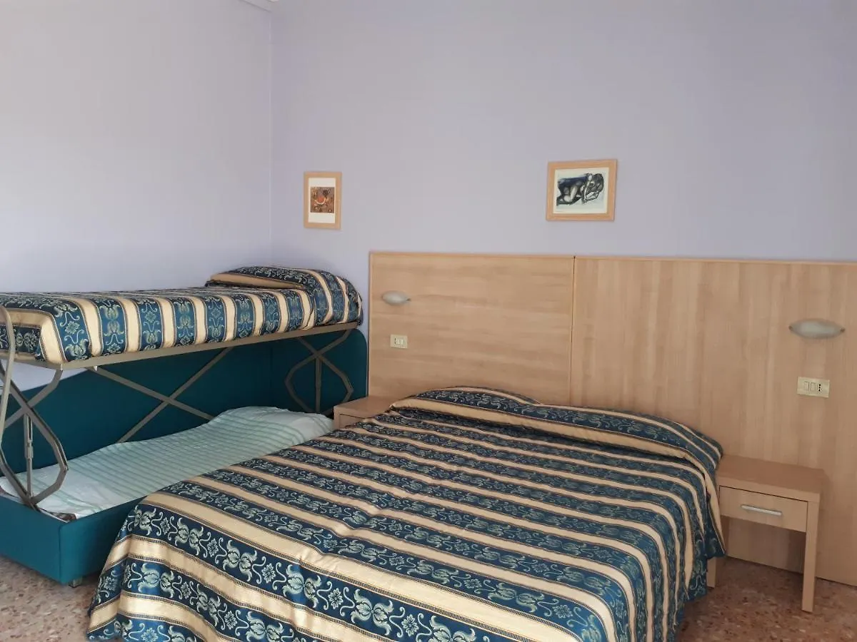 לידו די סביו Hotel Bahamas 3*, לידו די סביו