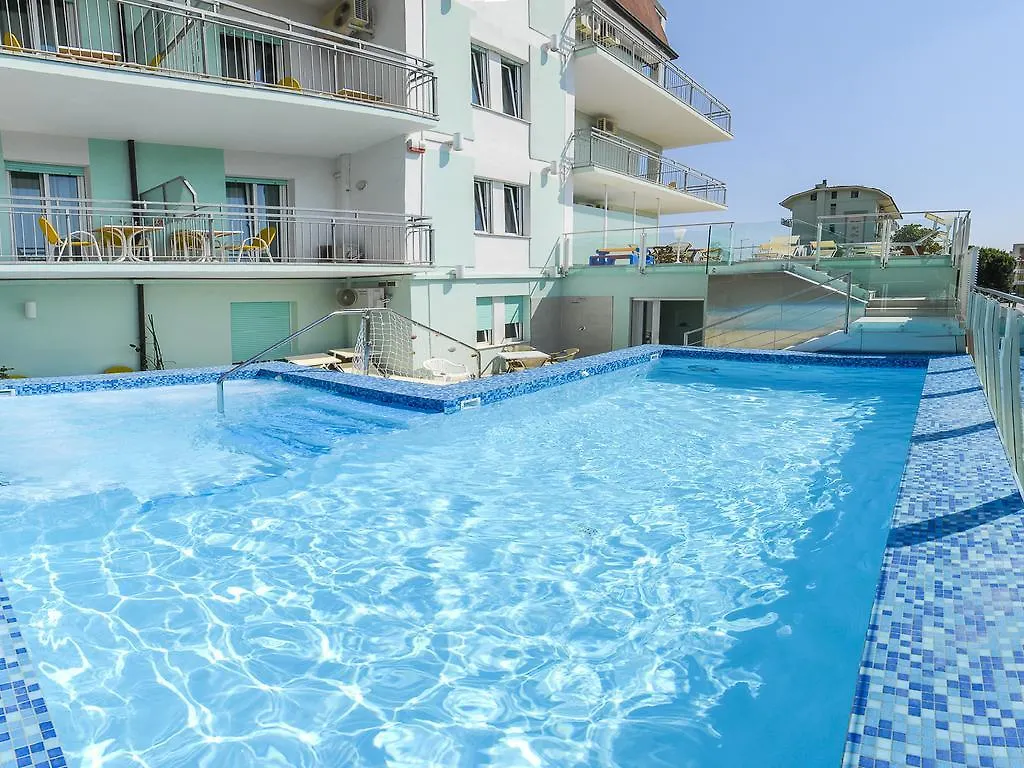 Hotel Bahamas Lido Di Savio 3*,  İtalya