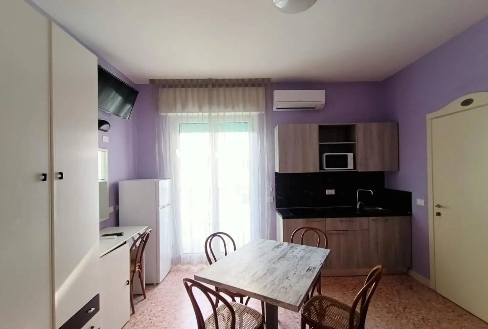 לידו די סביו Hotel Bahamas איטליה