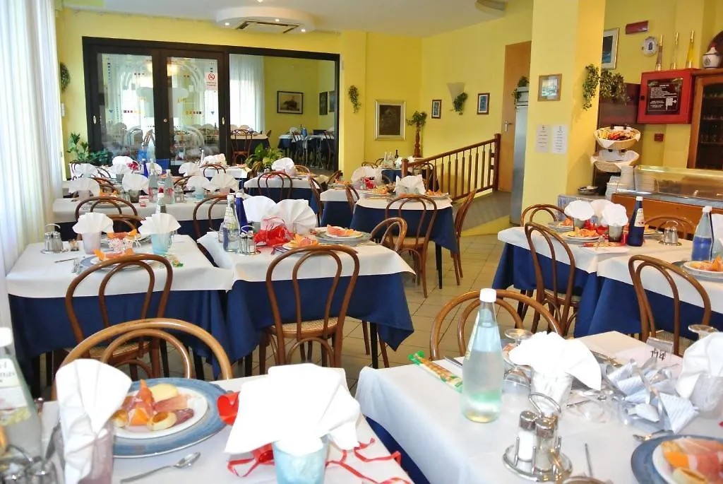 Hotel Bahamas Lido Di Savio 3*,  İtalya